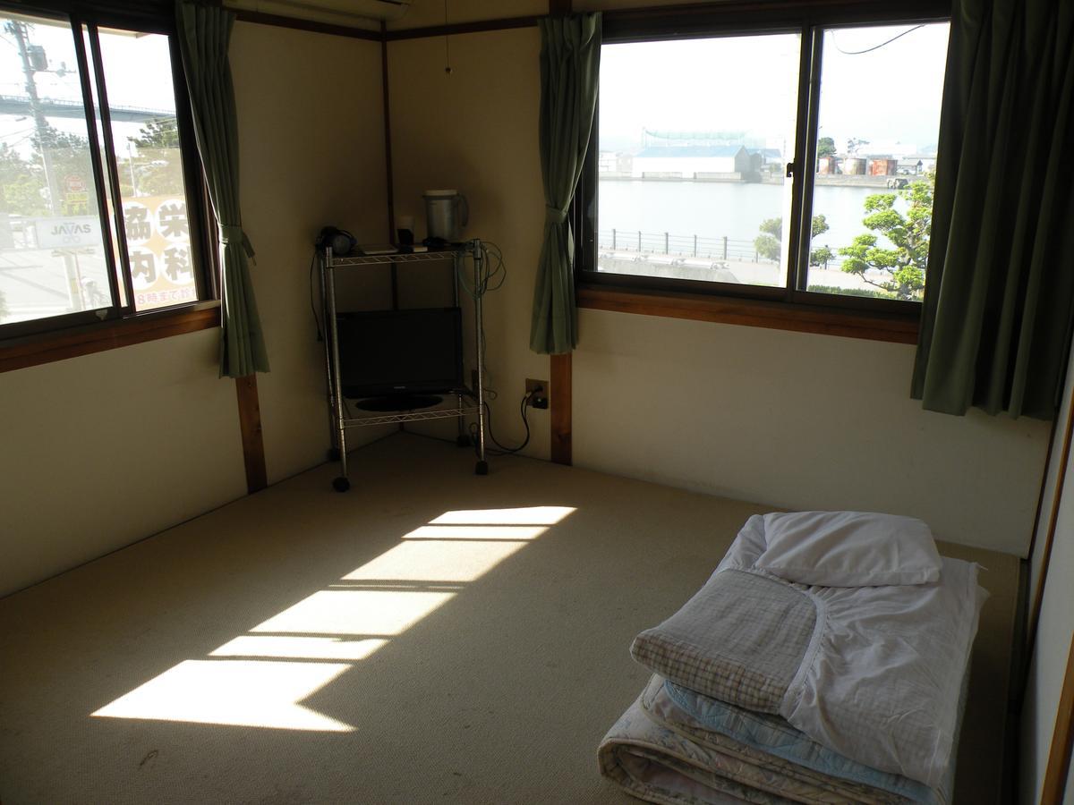Business Hotel Minshuku Minato Tokushima Buitenkant foto