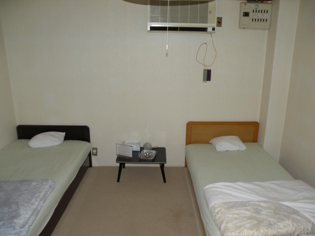 Business Hotel Minshuku Minato Tokushima Buitenkant foto